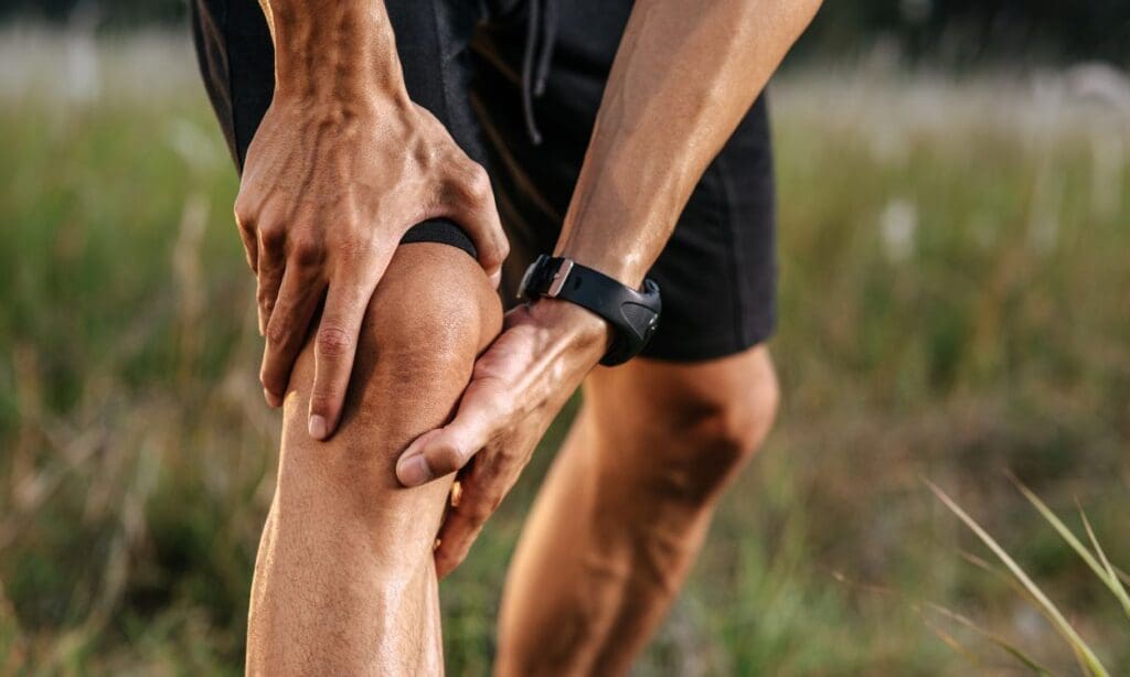 Can knee pain be caused by a dislocated knee joint? FITPAA