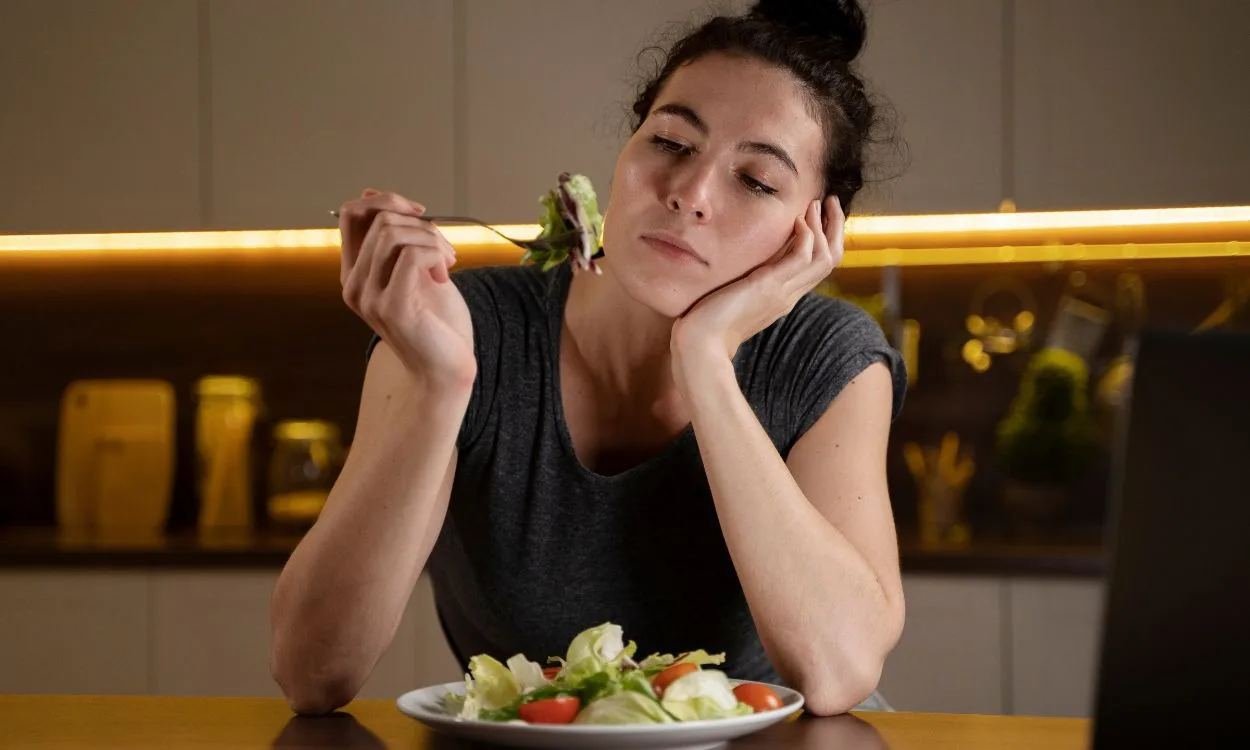 How can I avoid late-night snacking to support weight loss? - FITPAA